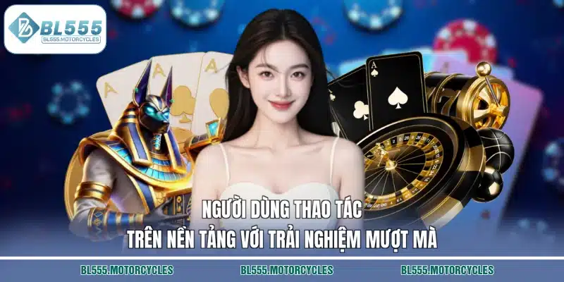 Người dùng thao tác trên nền tảng với trải nghiệm mượt mà